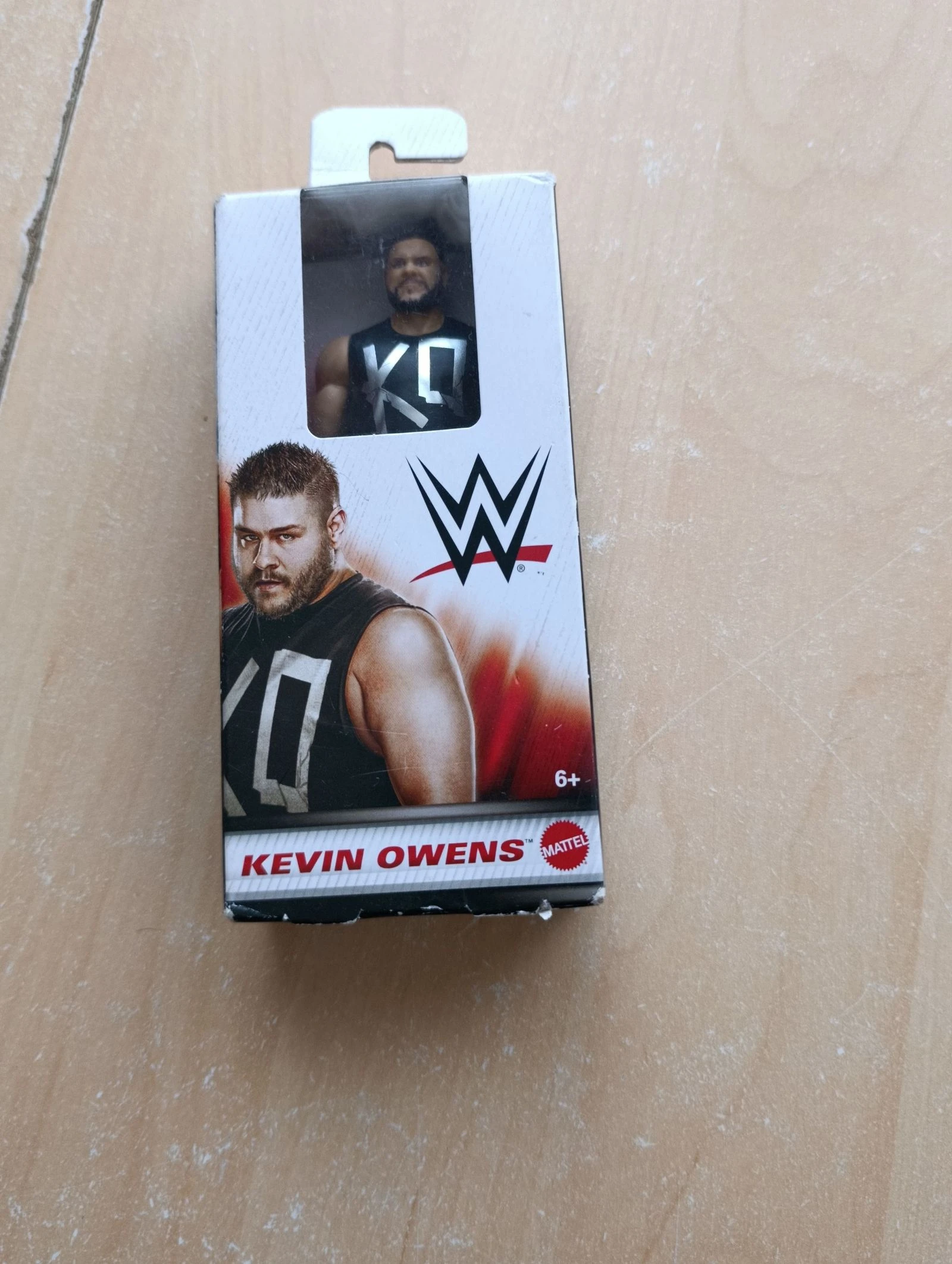 Figurine catch Kevin Owens